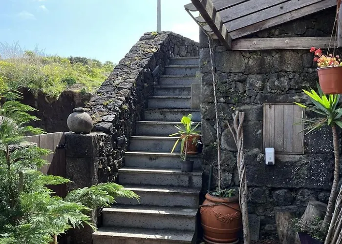 Vinea Lava Mit Blick Auf Wasser By Interhome Canto da Areia