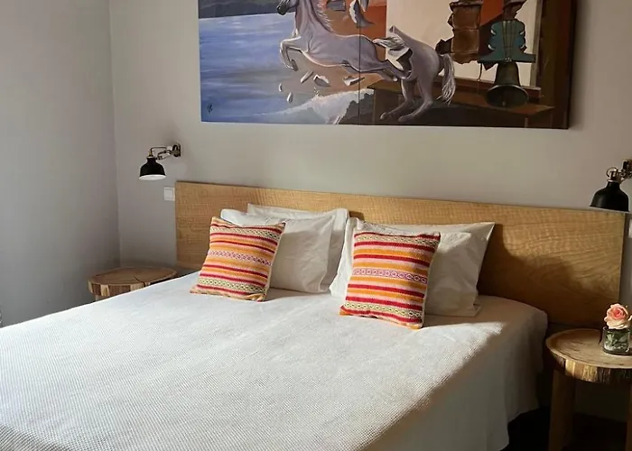 Vinea Lava Mit Blick Auf Wasser By Interhome