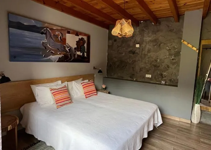 Vinea Lava Mit Blick Auf Wasser By Interhome *