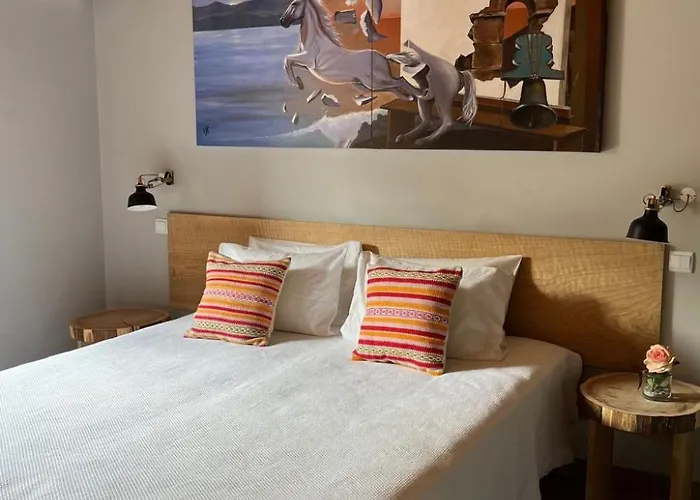 Vinea Lava Mit Blick Auf Wasser By Interhome