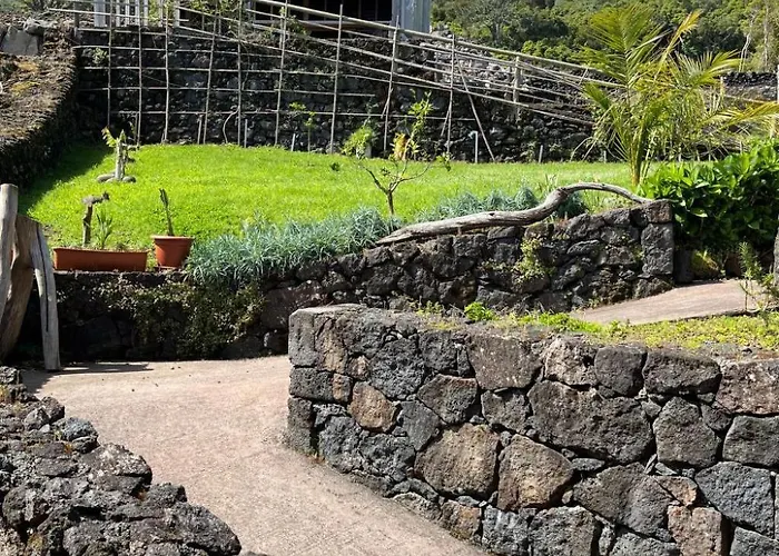 Vinea Lava Mit Blick Auf Wasser By Interhome Prázdninový dům *