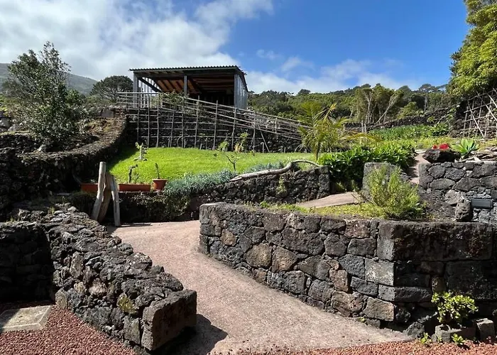 Vinea Lava Mit Blick Auf Wasser By Interhome *