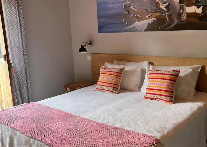 Vinea Lava Mit Blick Auf Wasser By Interhome