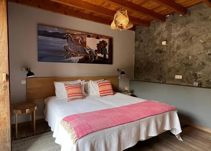 Vinea Lava Mit Blick Auf Wasser By Interhome * Canto da Areia